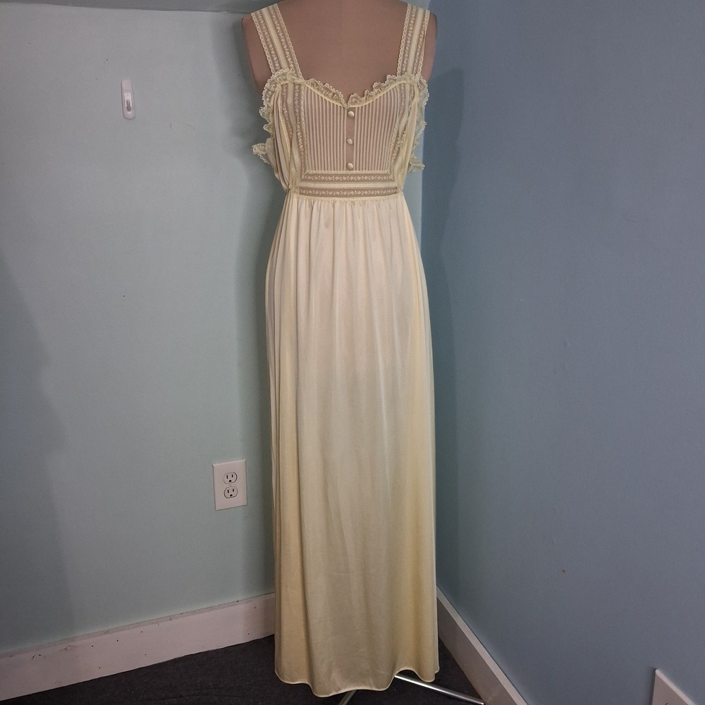 Vanity Fair Vintage 70s Cottagecore Yellow Lace Pleated Bodice Maxi Nightgown M
